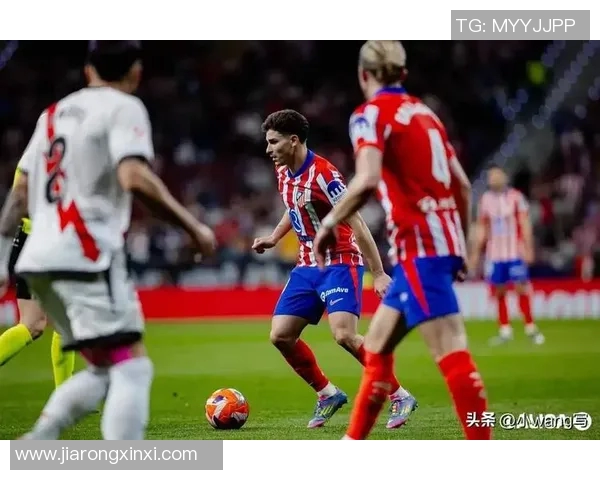 皇马1-2负巴萨，梅西梅开二度造逆转，马竞暂登榜首：一场无法忘却的经典对决