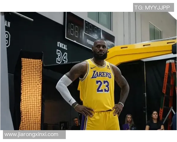 掘金迎来新赛季首场胜利，詹姆斯和戴维斯空砍50+难挡球队进步